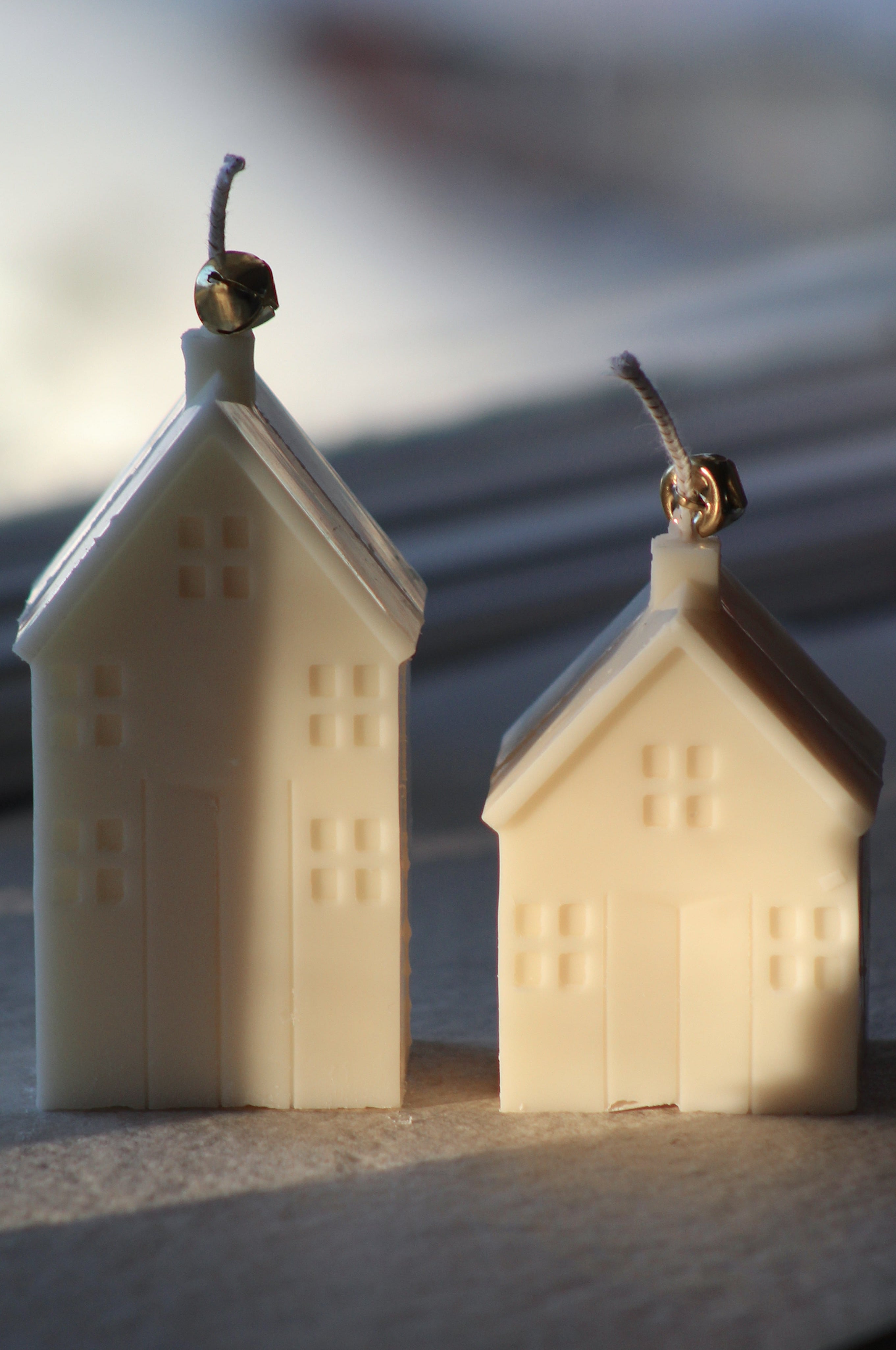 Hand-Poured House Candle – Winter & Christmas Décor