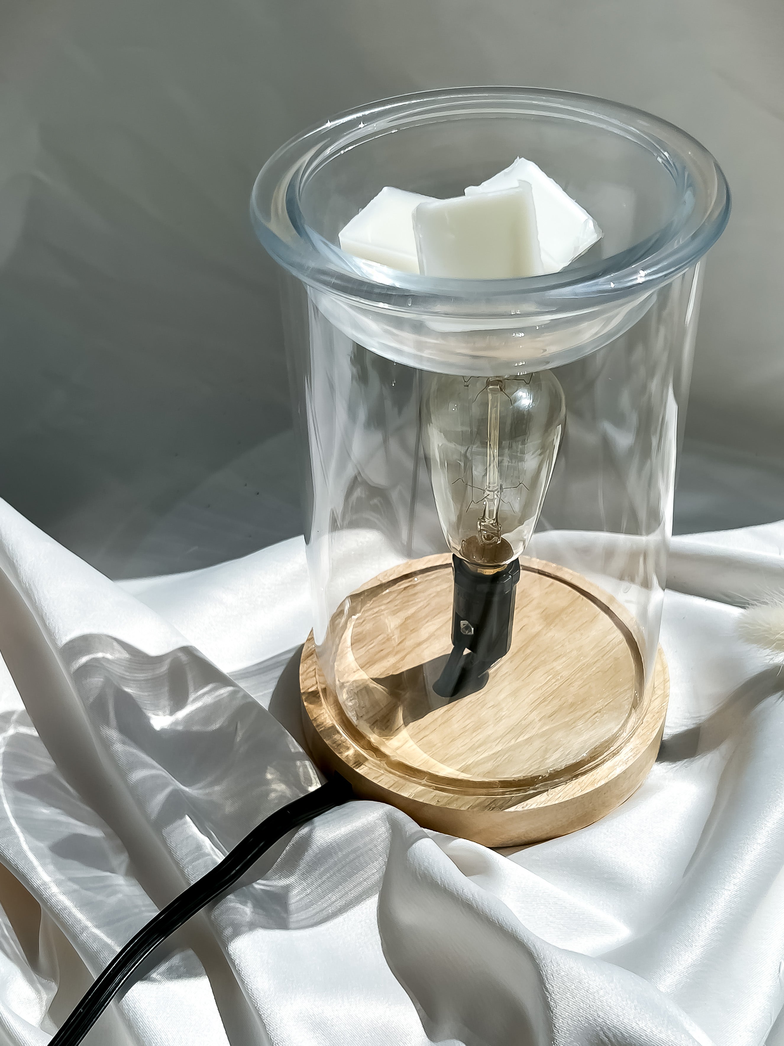 Wax melt warmer : wood & glass vintage bulb – Sakonnet Candle Co.